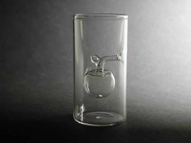 Verre d'eau de vie pomme